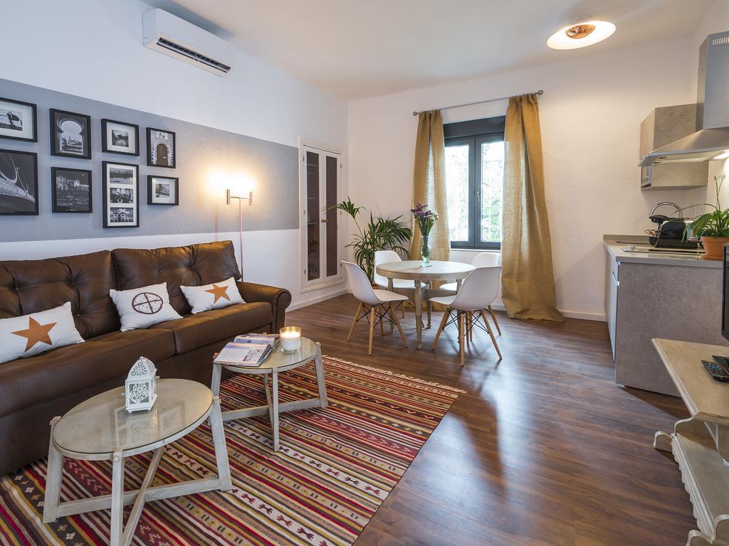 Selecta Apartments Los Venerables Севиля Екстериор снимка