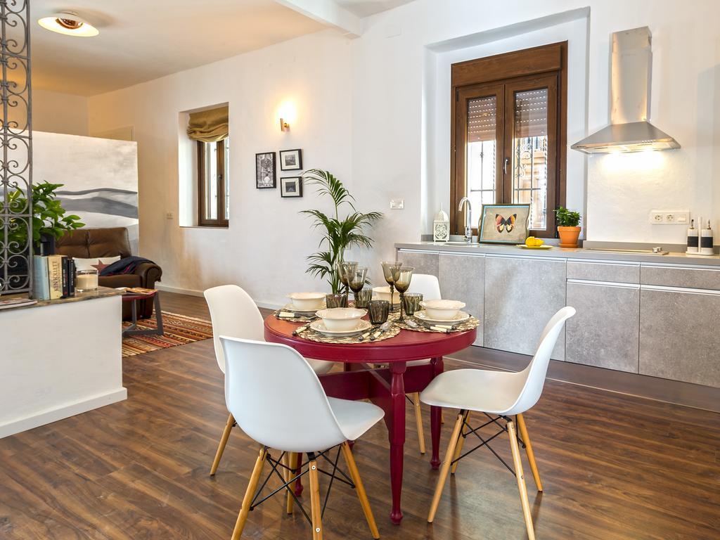 Selecta Apartments Los Venerables Севиля Екстериор снимка