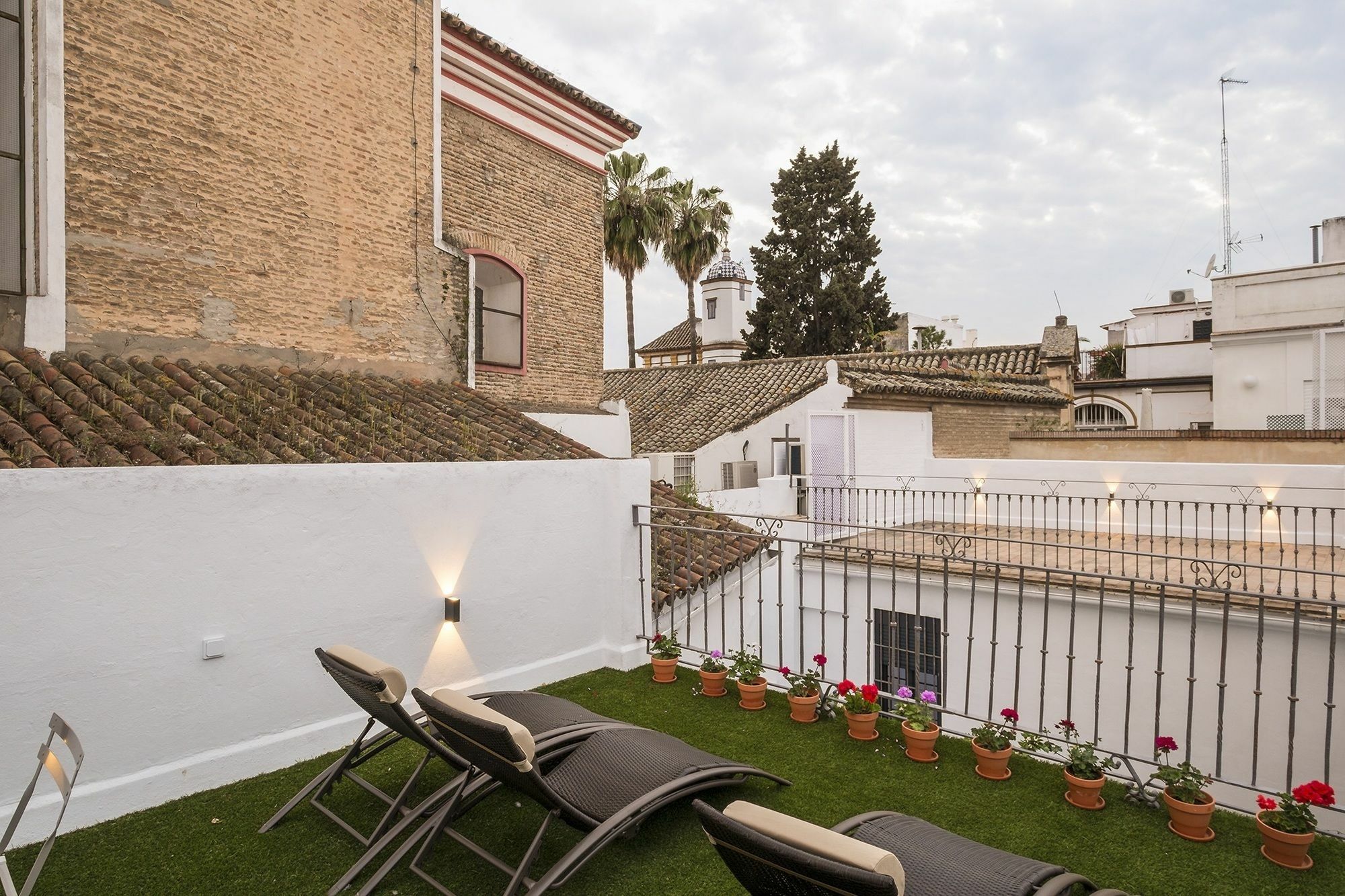 Selecta Apartments Los Venerables Севиля Екстериор снимка