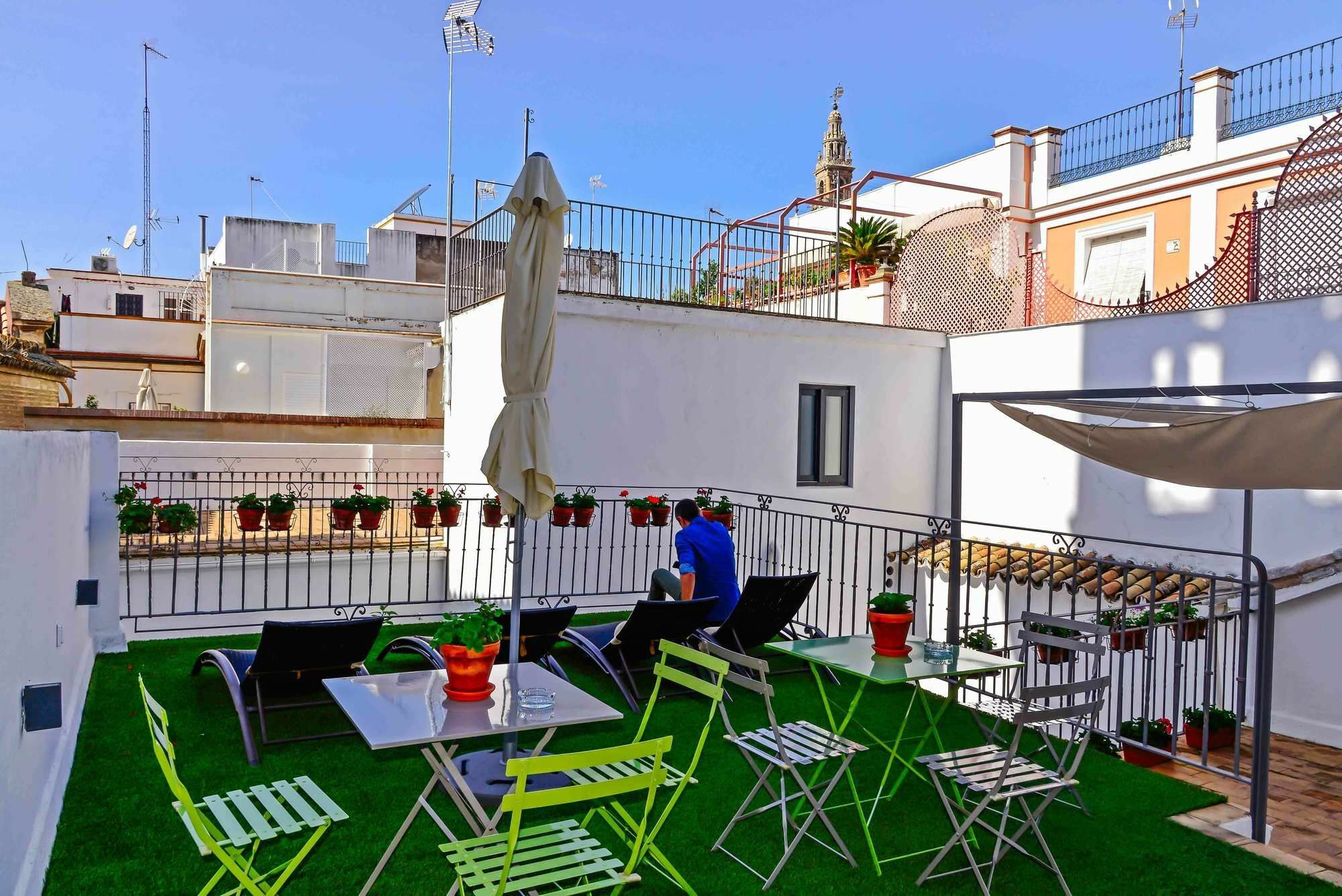 Selecta Apartments Los Venerables Севиля Екстериор снимка