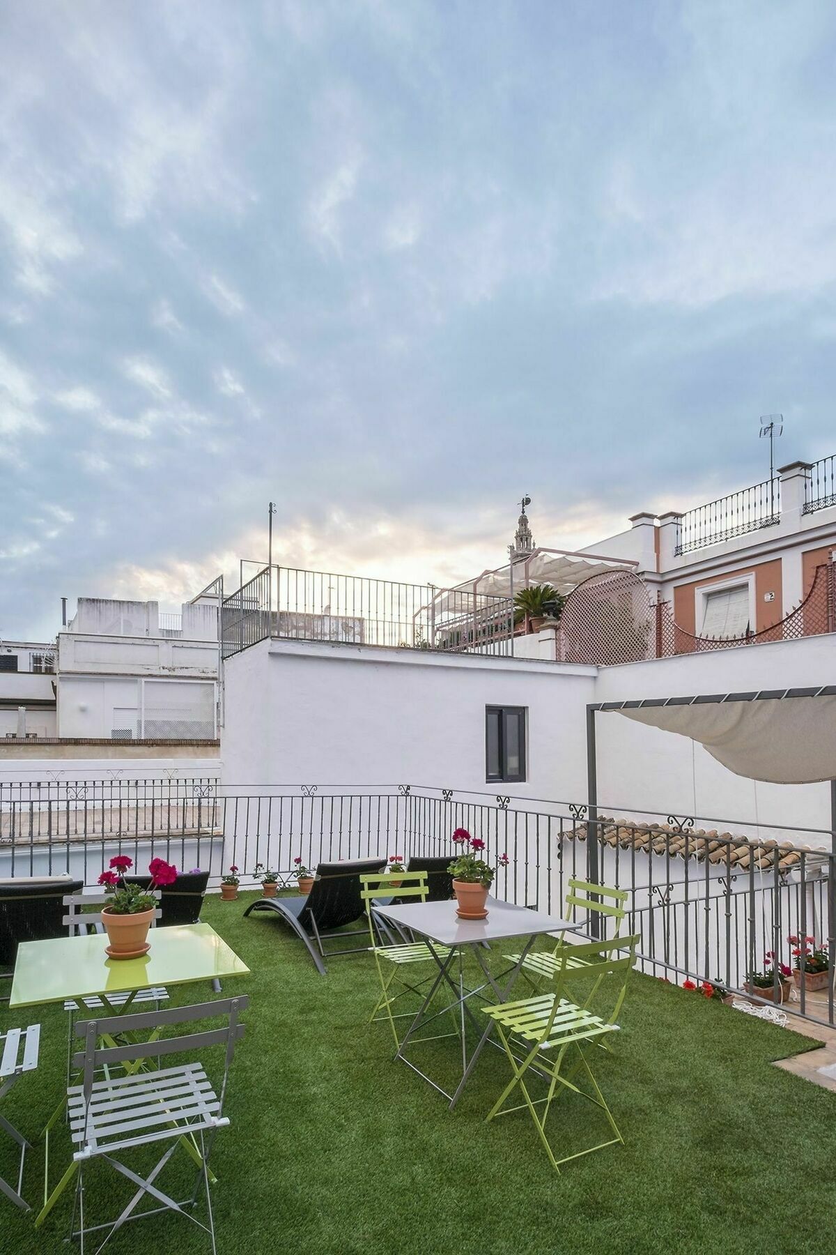 Selecta Apartments Los Venerables Севиля Екстериор снимка