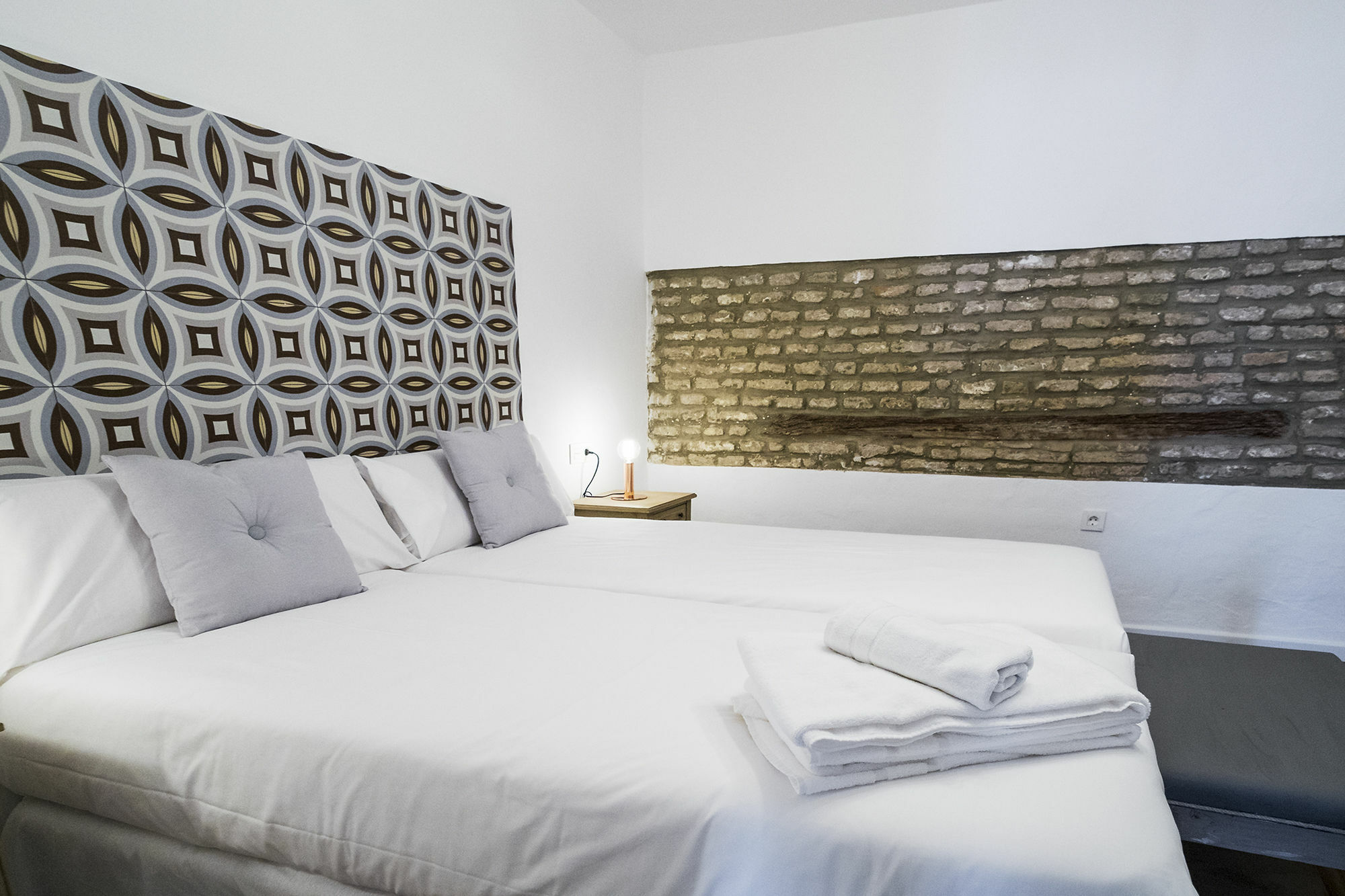 Selecta Apartments Los Venerables Севиля Екстериор снимка